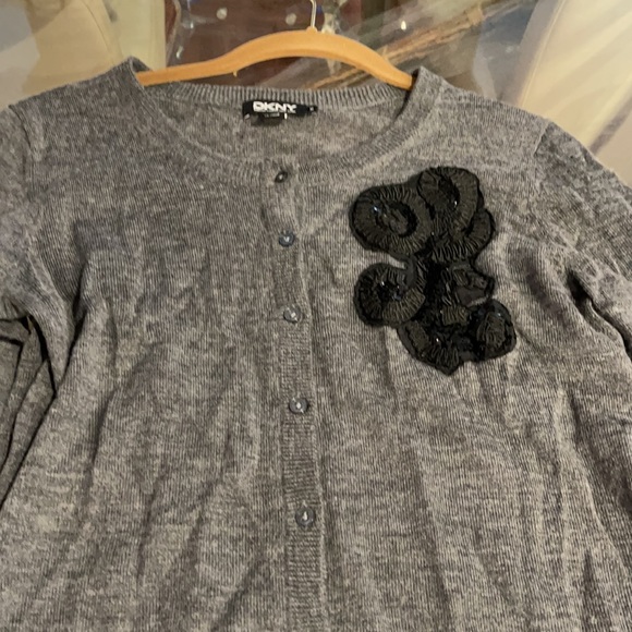 Dkny gray  sweater  with black sequins flowers medium - Picture 3 of 3